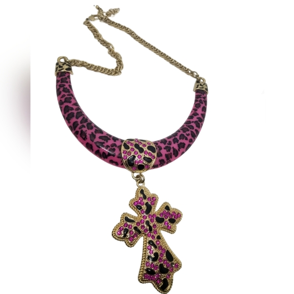 PINK CHEETAH PRINT & RHINESTONE CROSS STATEMENT NECKLACE - Picture 2 of 7